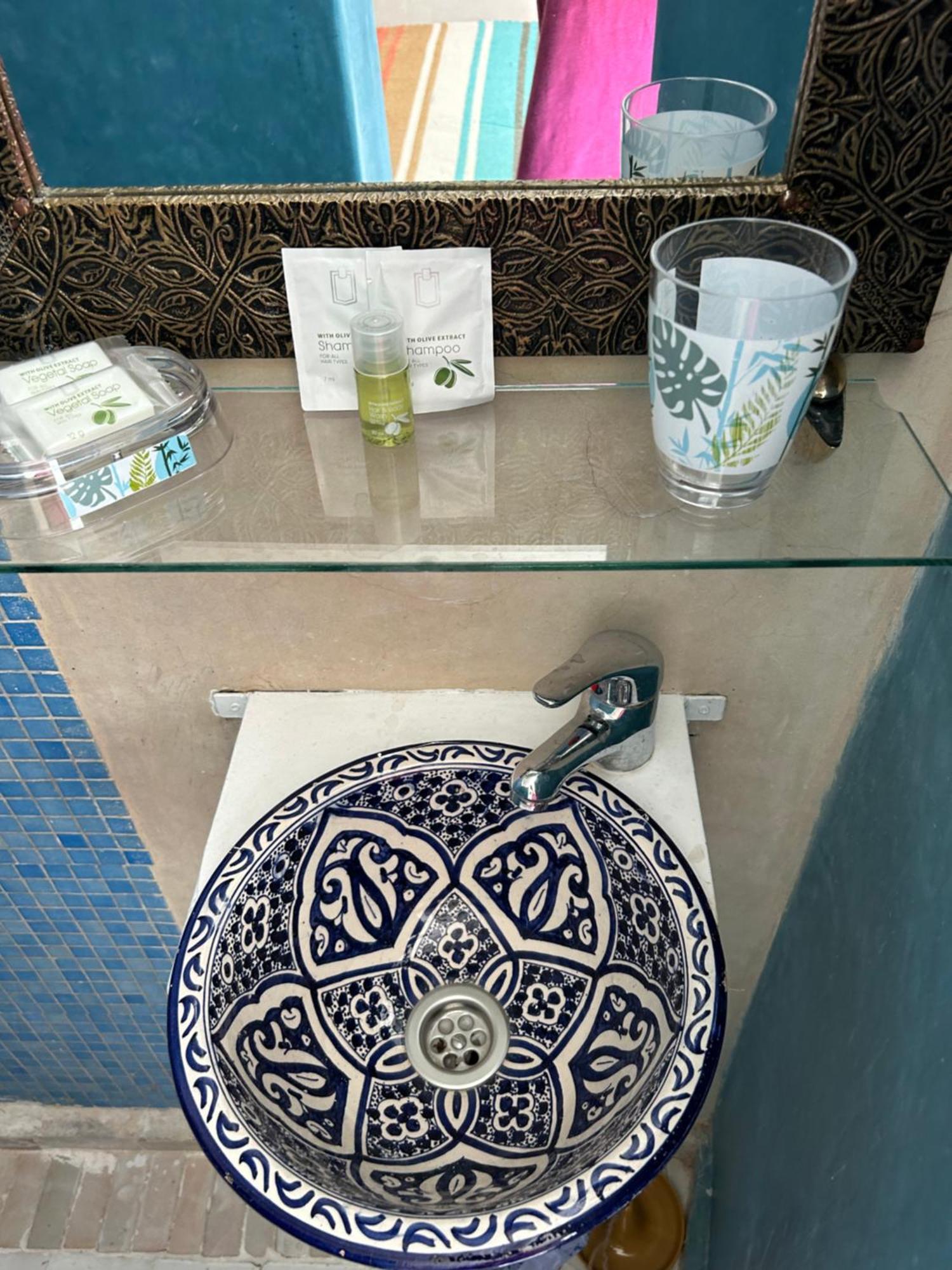 Riad Amazing Amazigh Avec Jacuzzi Petit Dejeuner Compris Avec Aussi Chambres Familiales Pres De La Place Jemaa El Fna Marraquexe Exterior foto