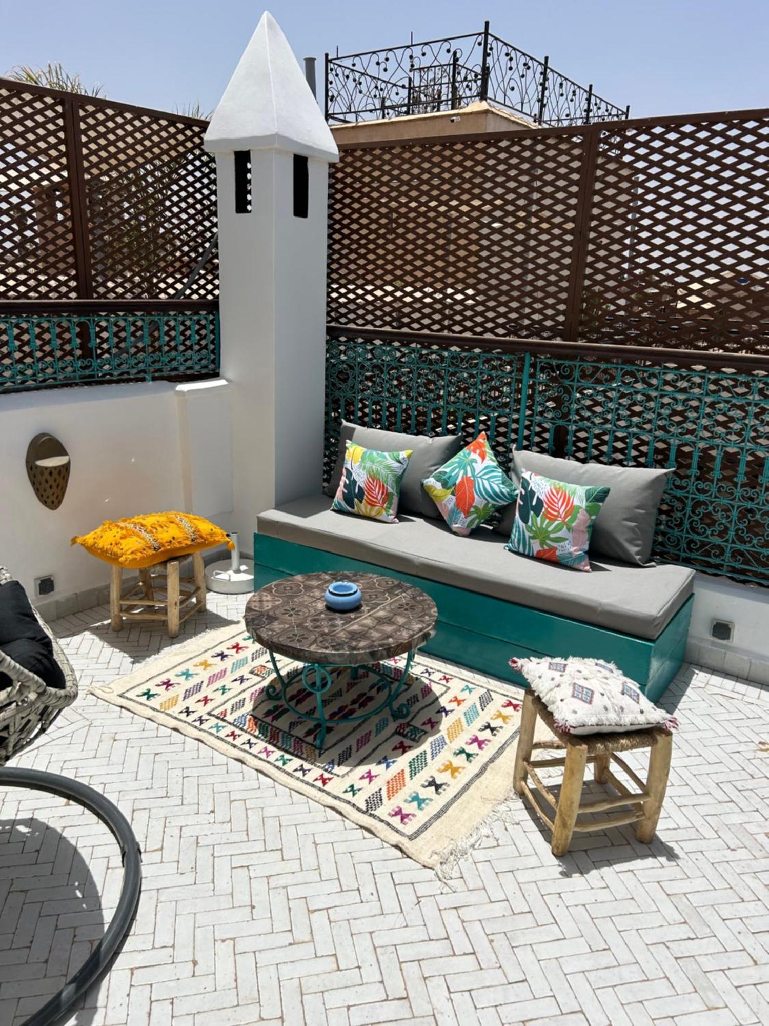 Riad Amazing Amazigh Avec Jacuzzi Petit Dejeuner Compris Avec Aussi Chambres Familiales Pres De La Place Jemaa El Fna Marraquexe Exterior foto