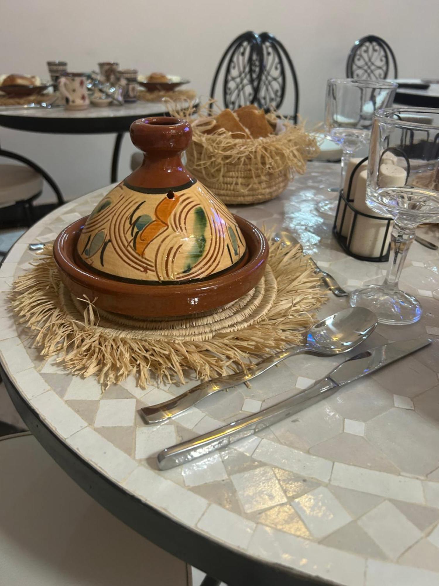 Riad Amazing Amazigh Avec Jacuzzi Petit Dejeuner Compris Avec Aussi Chambres Familiales Pres De La Place Jemaa El Fna Marraquexe Exterior foto