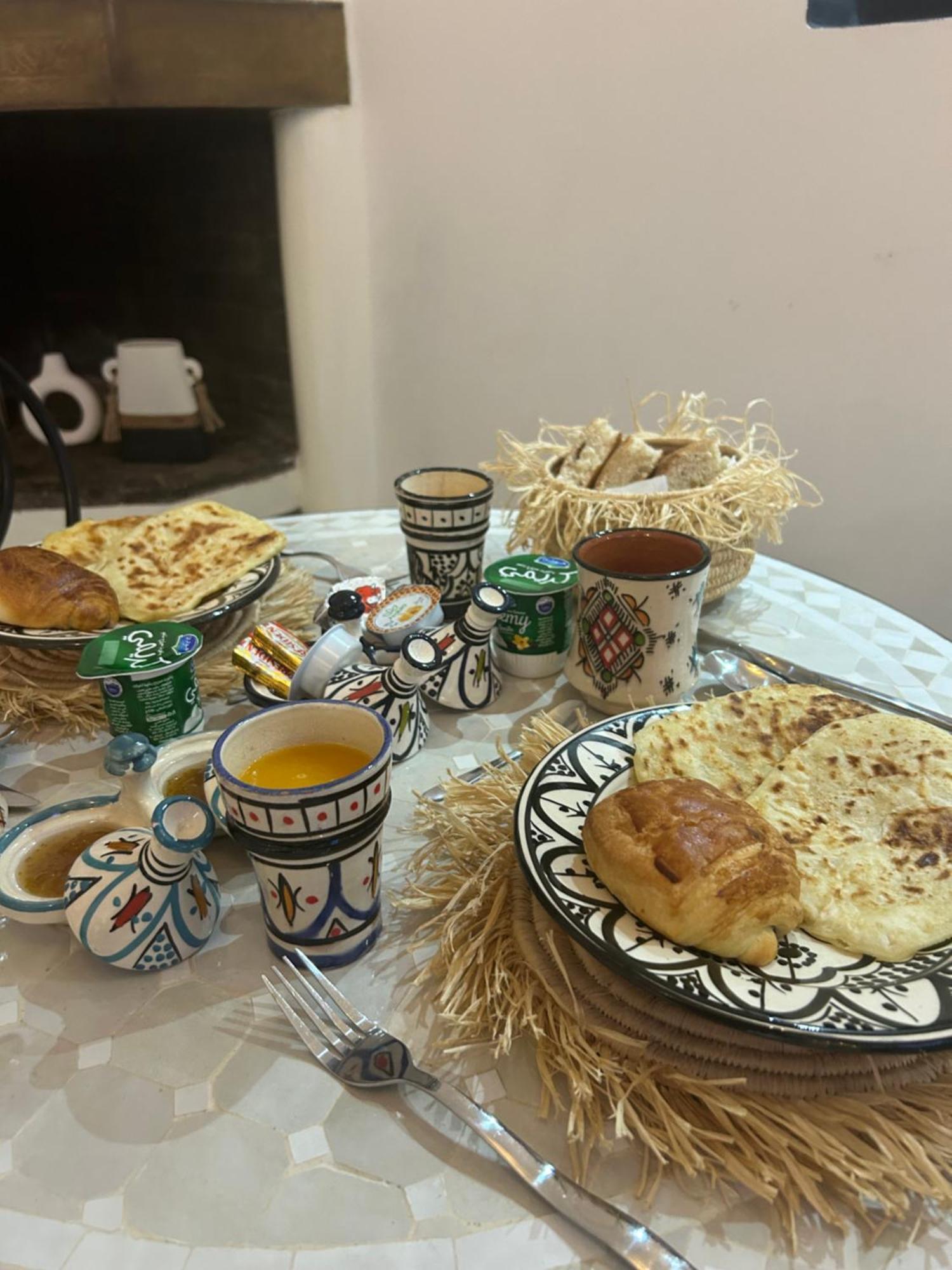 Riad Amazing Amazigh Avec Jacuzzi Petit Dejeuner Compris Avec Aussi Chambres Familiales Pres De La Place Jemaa El Fna Marraquexe Exterior foto