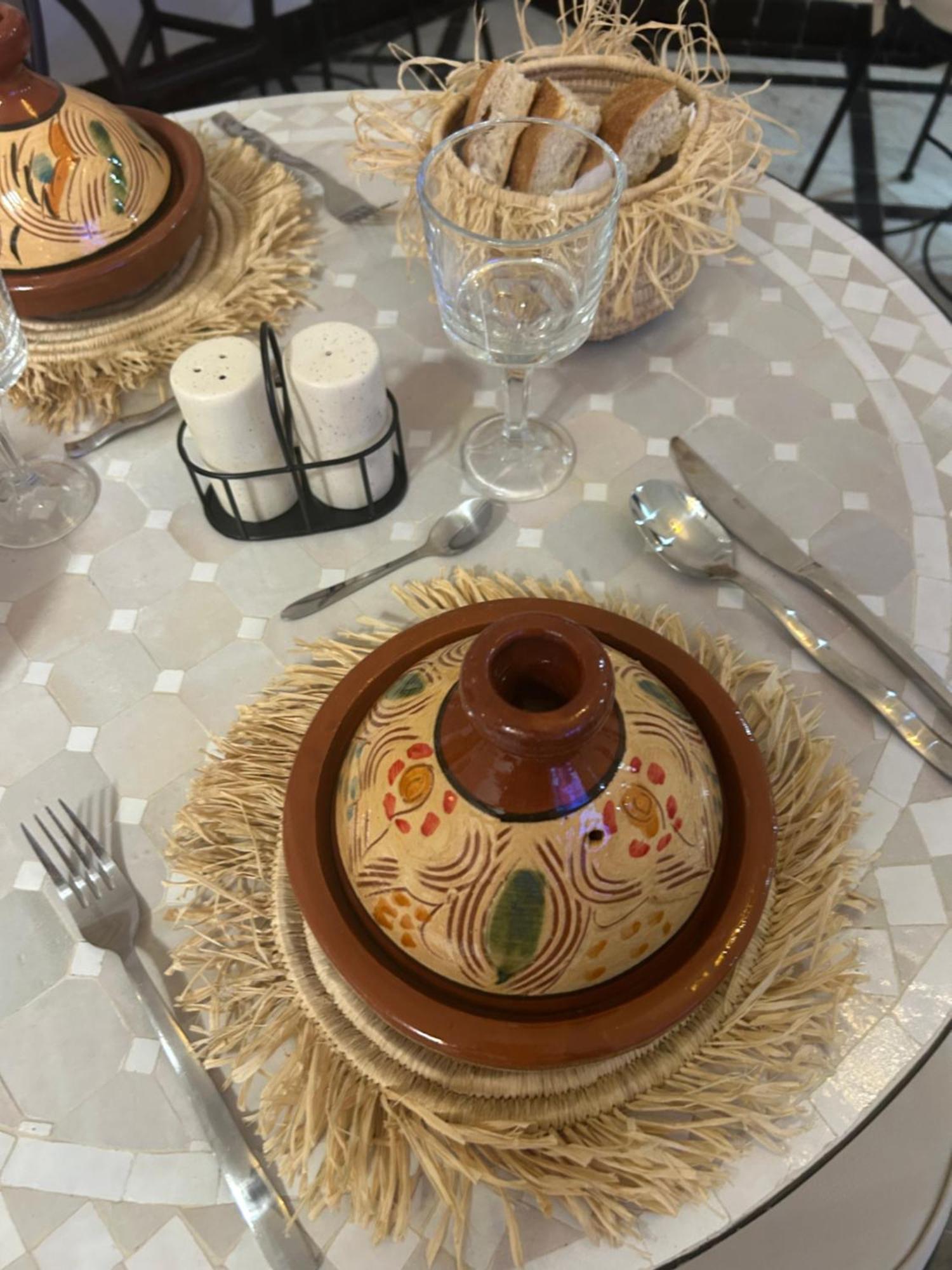 Riad Amazing Amazigh Avec Jacuzzi Petit Dejeuner Compris Avec Aussi Chambres Familiales Pres De La Place Jemaa El Fna Marraquexe Exterior foto