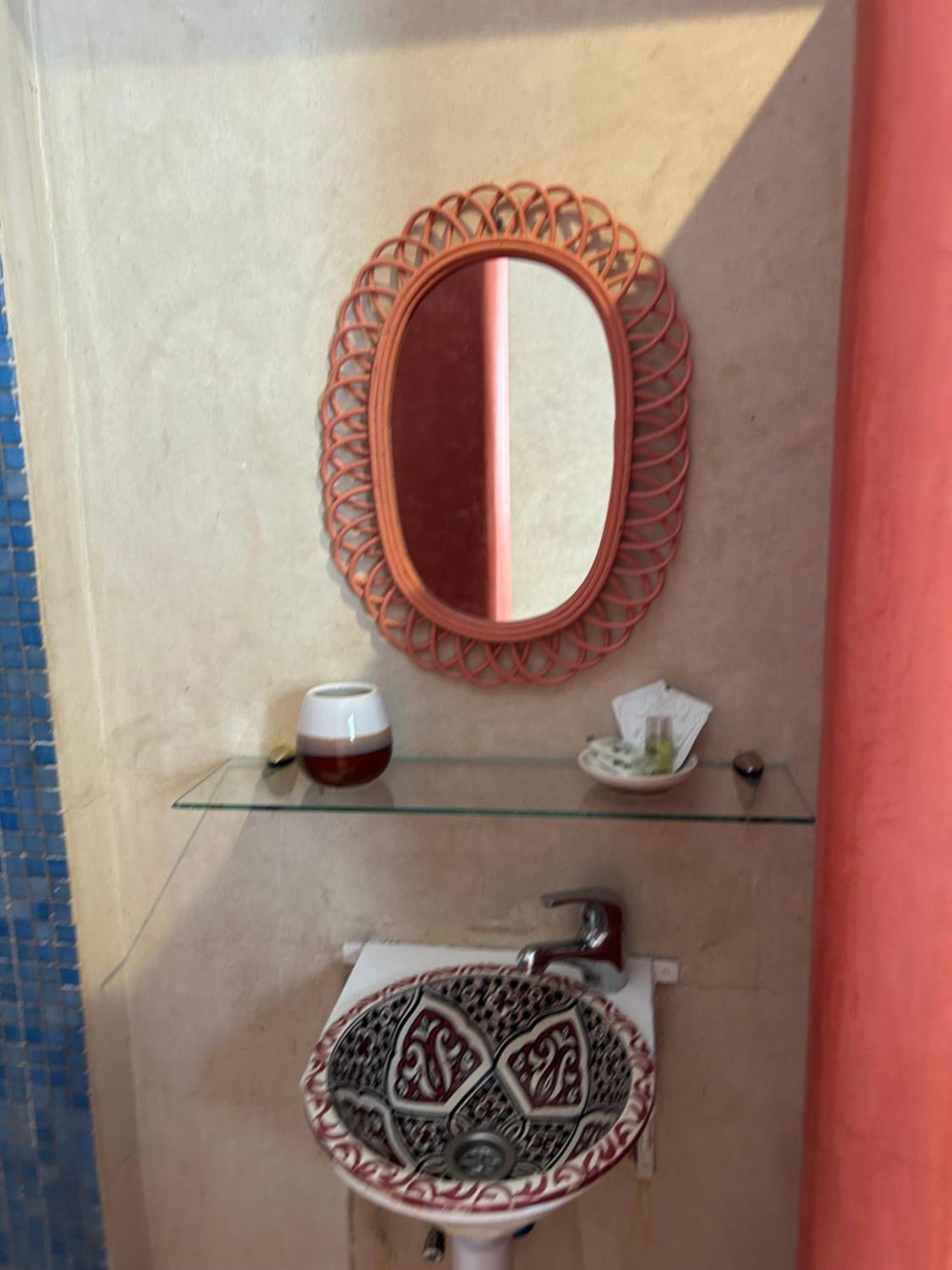 Riad Amazing Amazigh Avec Jacuzzi Petit Dejeuner Compris Avec Aussi Chambres Familiales Pres De La Place Jemaa El Fna Marraquexe Exterior foto