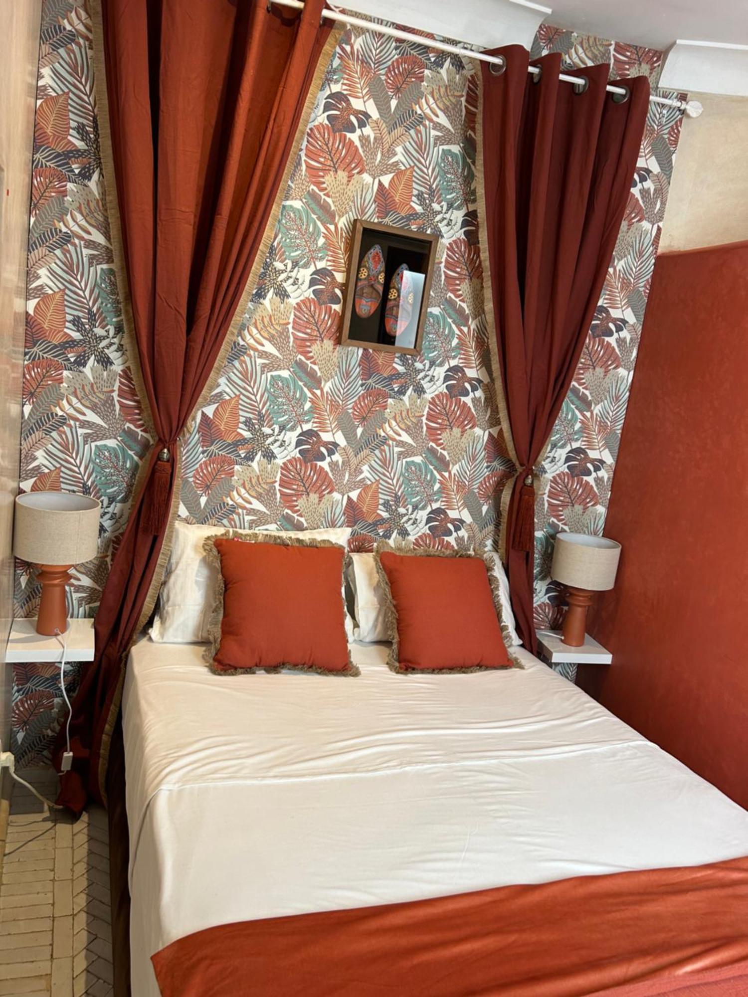 Riad Amazing Amazigh Avec Jacuzzi Petit Dejeuner Compris Avec Aussi Chambres Familiales Pres De La Place Jemaa El Fna Marraquexe Exterior foto