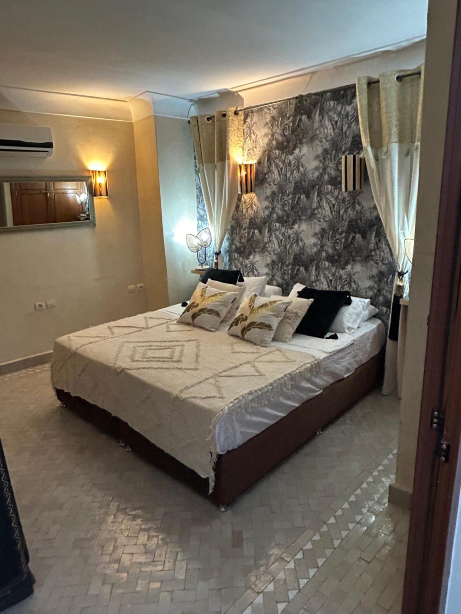 Riad Amazing Amazigh Avec Jacuzzi Petit Dejeuner Compris Avec Aussi Chambres Familiales Pres De La Place Jemaa El Fna Marraquexe Exterior foto