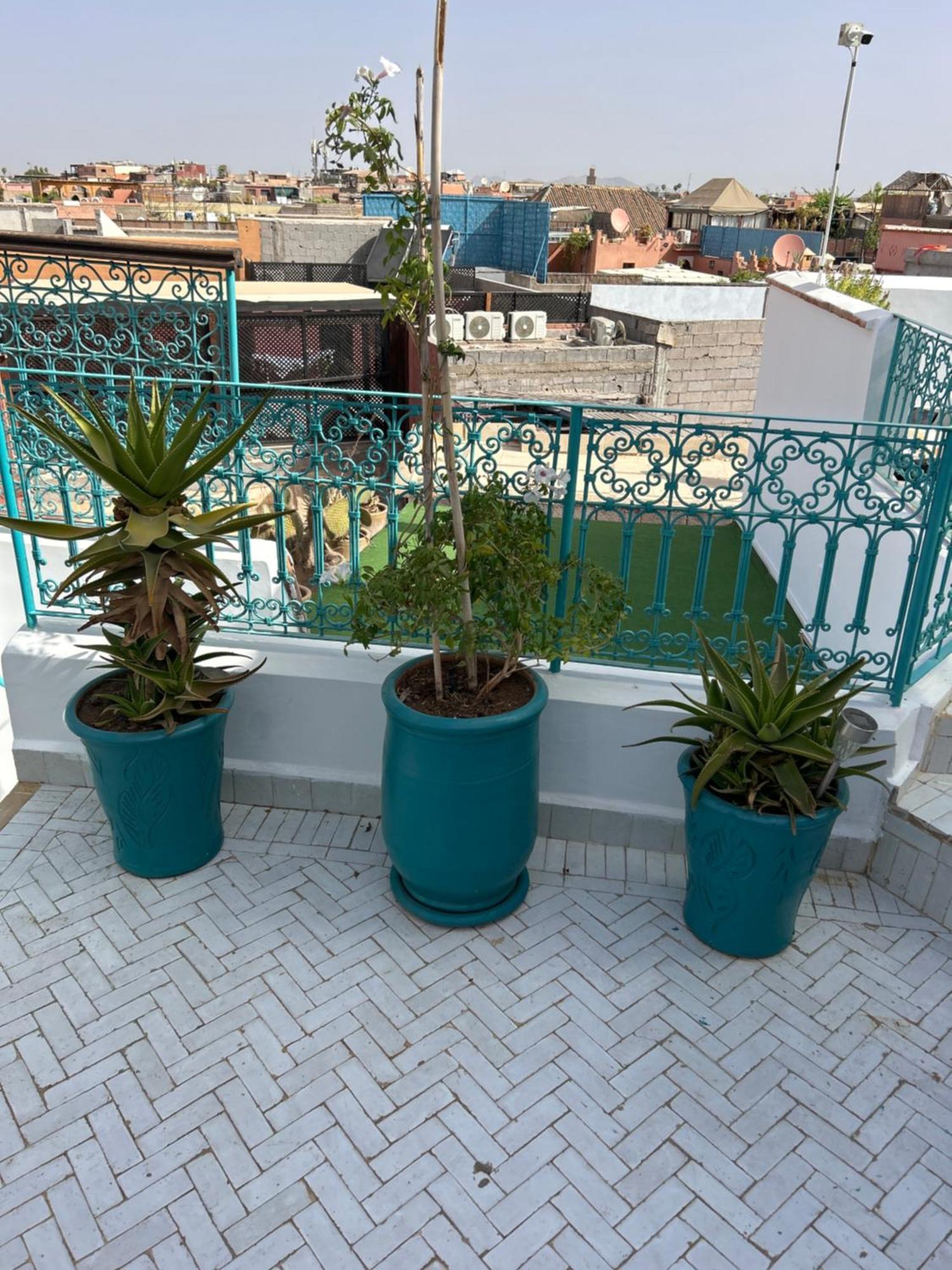 Riad Amazing Amazigh Avec Jacuzzi Petit Dejeuner Compris Avec Aussi Chambres Familiales Pres De La Place Jemaa El Fna Marraquexe Exterior foto