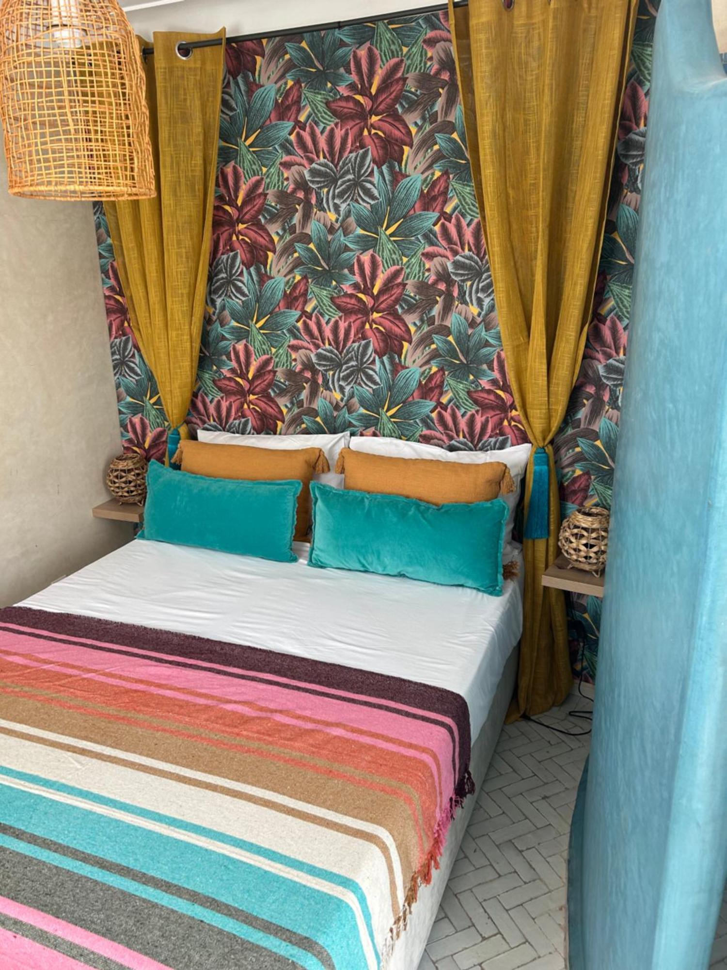 Riad Amazing Amazigh Avec Jacuzzi Petit Dejeuner Compris Avec Aussi Chambres Familiales Pres De La Place Jemaa El Fna Marraquexe Exterior foto